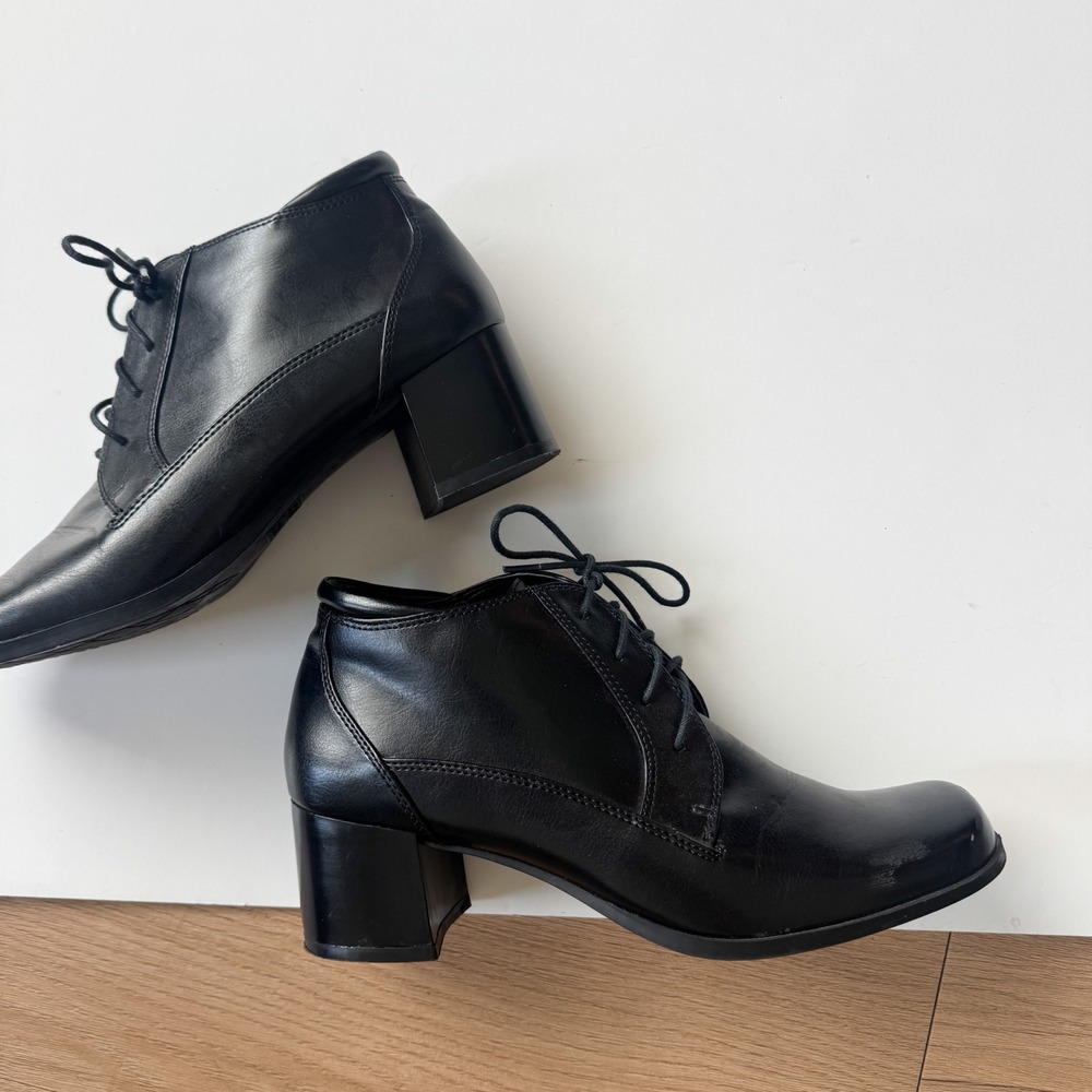 VTG Black Faux Leather Lace Up Block Heel Booties 8.5M Mootsies Tootsies - Picture 5 of 10